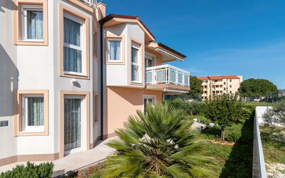 Trogir Okrug Gornji 314: Ciel, Plante, Bâtiment, Fenêtre, Propriété, Bleu Azur, Arbre, Maison, Condominium, Design Urbain