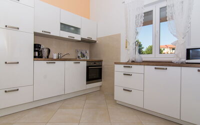 Villa Nikaroni 314.1: Comptoir, Cabinetry, Propriété, Robinet, Bâtiment, Appareil De Cuisine, Cuisinière, Électroménager, Tiroir, Cuisine