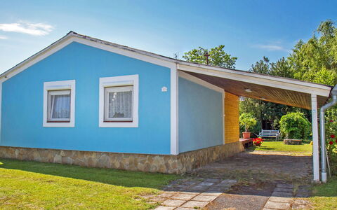 Azzurro: Plante, Ciel, Bâtiment, Nuage, Arbre, Lot Terre, Architecture, Maison, Chalet