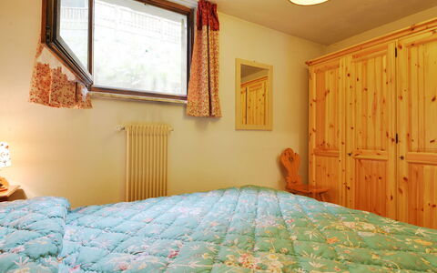 Monti Pallidi: Chambre, Pièce, Lit, Meubles, Propriété, Drap De Lit, Cadre De Lit, Plafond, Mur, Literie
