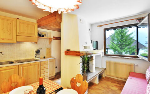 Monti Pallidi: Pièce, Propriété, Meubles, Design Intérieur, Bâtiment, Cuisine, Maison, Sol, Plafond, Jaune