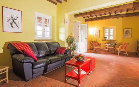 Villa Il Pellicano: Meubles, Design Intérieur, Sol, Mur, Sol, Canapé, Pièce, Plafond, Bois, Salon