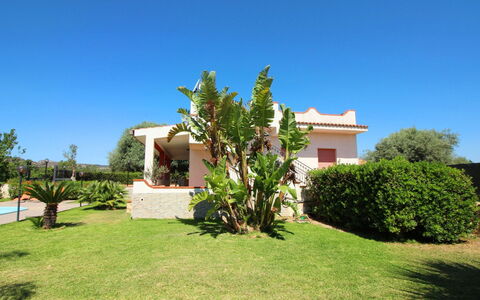 Andrea: Plante, Ciel, Bâtiment, Arbre, Lot Terre, Paysage Naturel, Végétation, Herbe, Zone Résidentielle, Paysage