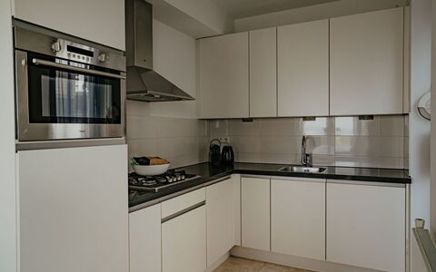 De Zeeparel: Appareil De Cuisine, Cuisine, Comptoir, Principaux Appliance, Cuisinière, Cabinetry, Électroménager, Le Fourneau, Design Intérieur, Bois