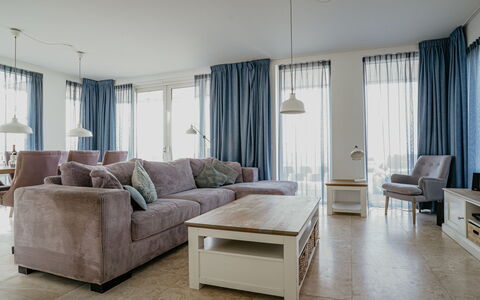 De Zeeparel: Meubles, Design Intérieur, Sol, Sol, Canapé, Bois, Salon, Plafond, Pièce, Parquet