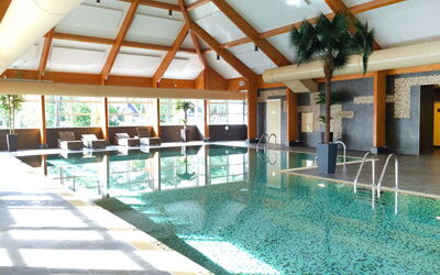 Otterlo 120: Piscine, Bâtiment, Propriété, Centre De Loisirs, Pièce, Recours, Loisir, Immobilier, Maison, Architecture