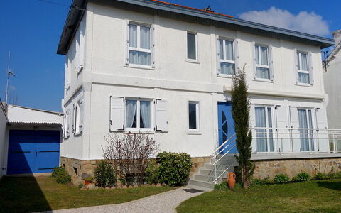 La Coloniale: Propriété, Maison, Domicile, Zone Résidentielle, Bâtiment, Immobilier, Architecture, Quartier, Façade, Biens