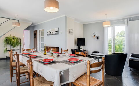 La Coloniale: Pièce, Propriété, Meubles, Bâtiment, Salle À Manger, Design Intérieur, Immobilier, Table, Maison, Sol