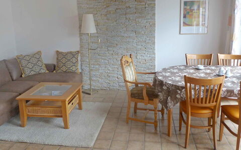 Adda: Meubles, Pièce, Propriété, Table, Chaise, Sol, Table Basse, Design Intérieur, Table Cuisine Et Salle A Manger, Salle À Manger