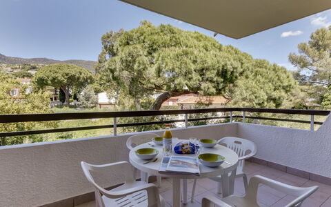 Cavalaire 691: Propriété, Immobilier, Maison, Domicile, Table, Pièce, Design Intérieur, Bâtiment, Architecture, Meubles