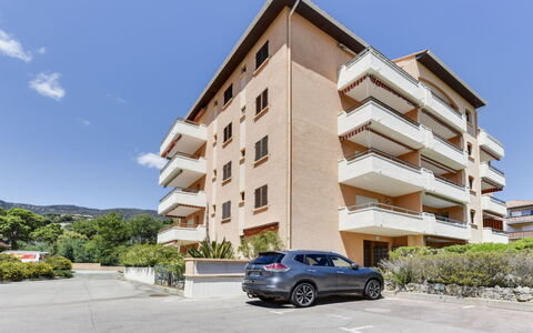 Cavalaire 691: Propriété, Bâtiment, Zone Résidentielle, Appartement, Véhicule, Maison, Voiture, Architecture, Immobilier, Condominium