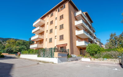 Cavalaire 691: Ciel, Bâtiment, Propriété, Plante, Arbre, Architecture, Design Urbain, Fenêtre, Condominium, Zone Résidentielle