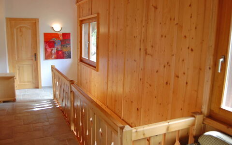 Belle Vue: Pièce, Propriété, Tache De Bois, Parquet, Sol, Bâtiment, Bois, Dur, Meubles, Maison