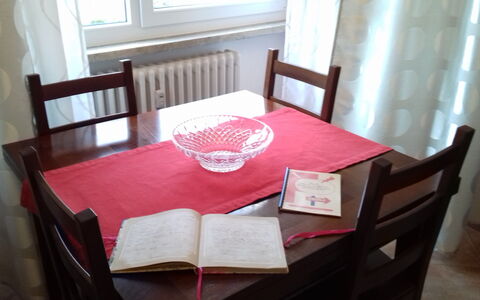 Corallo: Pièce, Meubles, Propriété, Nappe De Table, Table, Rose, Salle À Manger, Linge, Design Intérieur, Textile
