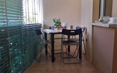 Corallo: Pièce, Sol, Propriété, Meubles, Table, Design Intérieur, Dur, Bâtiment, Sol, Chaise