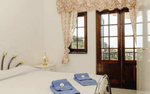 Duplex Loureiro: Pièce, Propriété, Design Intérieur, Meubles, Maison, Bâtiment, Table, Suite, Chambre, Immobilier