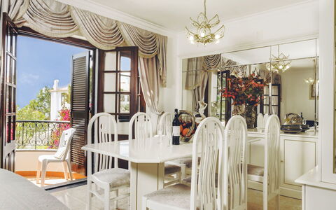 Duplex Loureiro: Blanc, Pièce, Salle À Manger, Propriété, Design Intérieur, Meubles, Plafond, Bâtiment, Jaune, Lustre