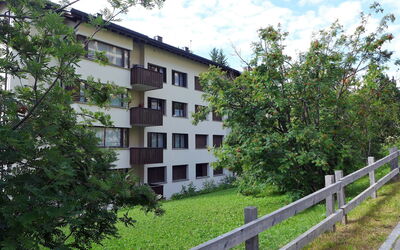 St. Moritz 26: Zone Résidentielle, Propriété, Maison, Quartier, Architecture, Végétation, Appartement, Bâtiment, Immobilier, Domicile