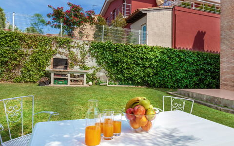 Villa Esther: Vert, Propriété, Loisir, Herbe, Immobilier, L'Eau, Été, Vacances, Maison, Zone Résidentielle