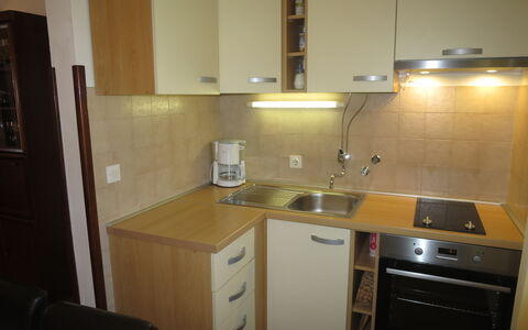 Ive: Cabinetry, Evier, Évier, Propriété, Comptoir, Bâtiment, Meubles, Robinet, Cuisine, Cuisinière