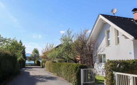 Seehaus Blue Faak: Propriété, Maison, Zone Résidentielle, Domicile, Ciel, Chalet, Immobilier, Bâtiment, Arbre, Quartier