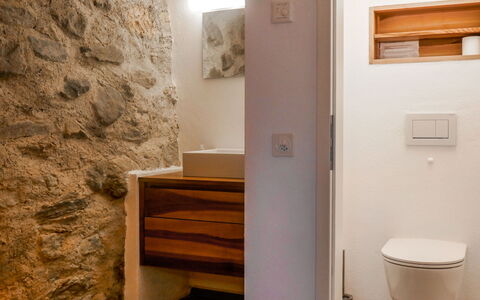 Sole: Pièce, Propriété, Mur, Sol, Salle De Bains, Maison, Design Intérieur, Bâtiment, Tuile, Immobilier
