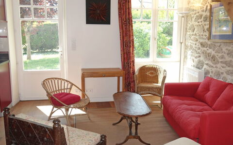 La Rodière: Meubles, Bâtiment, Propriété, Fenêtre, Table, Bois, Chaise, Confort, Design Intérieur