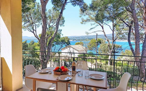 Les Goelands: Meubles, Chaise, Mobilier De Jardin, Ombre, Table Cuisine Et Salle A Manger, Tableau De Plein Air, Eco Hôtel, Recours, Balcon, Arrière-Cour