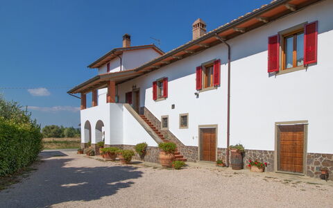 Cortona 190: Plante, Ciel, Bâtiment, Fenêtre, Bleu Azur, Porte, Lot Terre, Maison, Arbre
