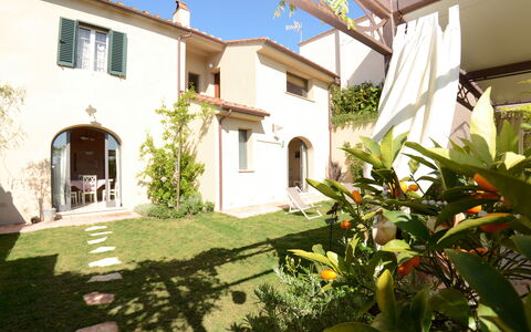 Al Colle Di Lari: Propriété, Maison, Bâtiment, Domicile, Immobilier, Biens, Zone Résidentielle, Villa, Cour, Pièce