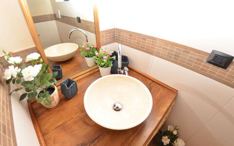 Al Colle Di Lari: Évier, Lavabo, Salle De Bains, Propriété, Pièce, Design Intérieur, Comptoir, Luminaire Plomberie, Robinet, Dur