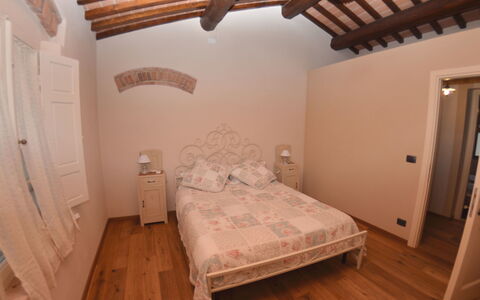 Al Colle Di Lari: Chambre, Lit, Pièce, Propriété, Meubles, Drap De Lit, Plafond, Literie, Sol, Bâtiment