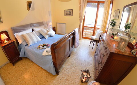 Carnevale: Pièce, Meubles, Propriété, Chambre, Lit, Bâtiment, Design Intérieur, Sol, Maison, Mur