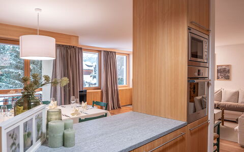 Chesa Nair 9D: Cabinetry, Meubles, Bâtiment, Fenêtre, Plante, Tiroir, Design Intérieur, Bois, Confort, Comptoir