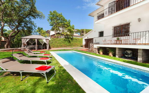 Gramoia: Propriété, Maison, Piscine, Immobilier, Bâtiment, Domicile, Zone Résidentielle, Herbe, Architecture, Biens