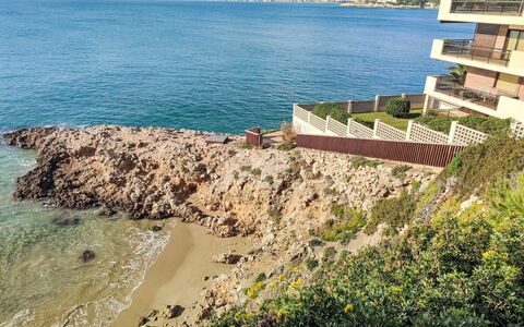 Cala D'Or: Sol, Luminaire Plomberie, Salle De Bains, Design Intérieur, Bois, Sol, Plomberie, Éclairage, Robinet, Meubles