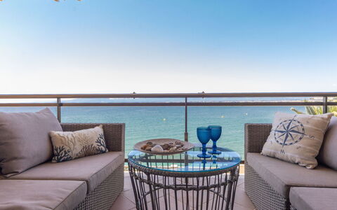 Cala D'Or: Meubles, Design Intérieur, Chaise, Table, Mer, Éclairage, Sol, Océan, Balcon, Mobilier De Jardin