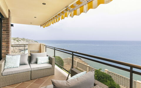 Cala D'Or: Propriété, Meubles, L'Eau, Ciel, Bâtiment, Canapé, Ombre, Architecture, Design Intérieur, Mobilier De Jardin