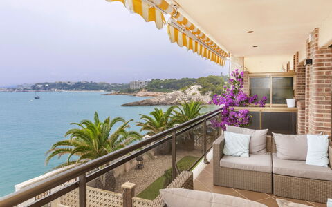 Cala D'Or: L'Eau, Propriété, Bâtiment, Ciel, Meubles, Plante, Fleur, Bleu Azur, Mobilier De Jardin, Station Balnéaire