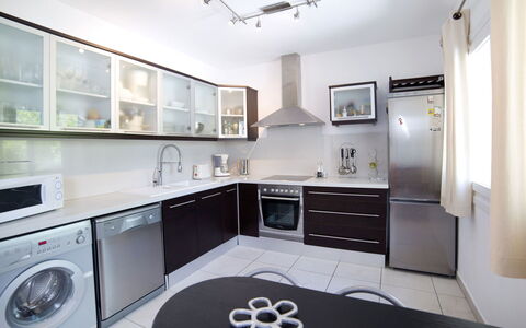 Una: Pièce, Propriété, Comptoir, Cuisine, Cabinetry, Meubles, Design Intérieur, Principaux Appliance, Bâtiment, Cuisinière