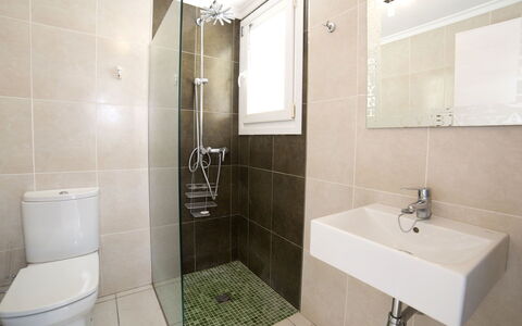 Una: Salle De Bains, Propriété, Pièce, Tuile, Luminaire Plomberie, Robinet, Design Intérieur, Sol, Mur, Immobilier