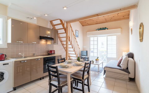Rampe du Vengeur: Meubles, Plante, Confort, Bois, Plante D'Appartement, Sol, Ombre, Salon, Canapé