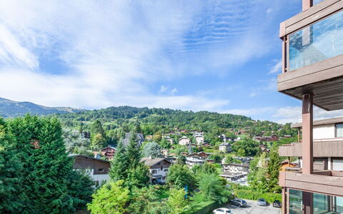 Saint Gervais 415: Nuage, Ciel, Bâtiment, Fenêtre, Bleu, Bleu Azur, Design Urbain, Arbre, Zone Résidentielle, Paysage