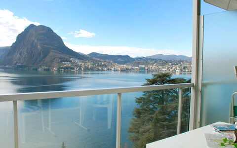 Vista Lago: Propriété, Ciel, Bleu Azur, Maison, Bâtiment, Pièce, Montagne, Immobilier, Vacances, Balcon
