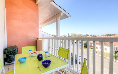 Les Terrasses du Cap: Propriété, Maison, Pièce, Bâtiment, Jaune, Immobilier, Balcon, Domicile, Appartement, Design Intérieur