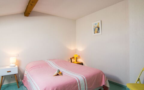 Les Terrasses du Cap: Chambre, Lit, Pièce, Meubles, Drap De Lit, Propriété, Mur, Cadre De Lit, Literie, Design Intérieur