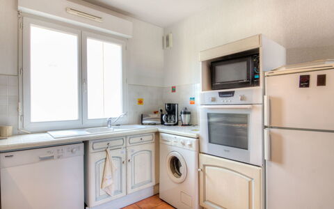 Les Terrasses du Cap: Propriété, Pièce, Cuisine, Cabinetry, Meubles, Bâtiment, Maison, Principaux Appliance, Design Intérieur, Comptoir