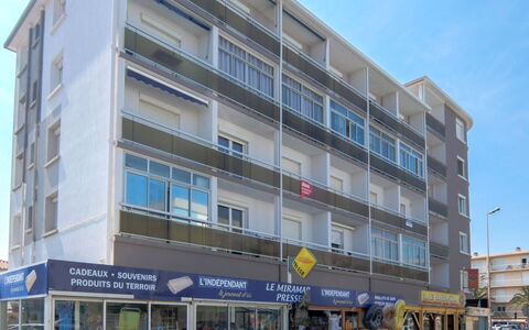 Le Miramar: Ciel, Fenêtre, Bâtiment, Quartier, Bâtiment Commercial, Façade, Immobilier, Ville, Design Urbain, Zone Métropolitaine