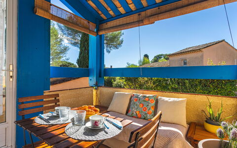La Croix-Valmer 112: Bleu, Bois, Meubles, Domicile, Mobilier De Jardin, Chaise, Ombre, Balcon, Tache De Bois, Eco Hôtel