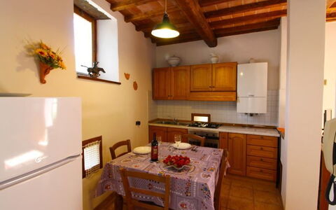 La Casa del Nonno: Pièce, Propriété, Bâtiment, Meubles, Cuisine, Maison, Cabinetry, Design Intérieur, Plafond, Comptoir